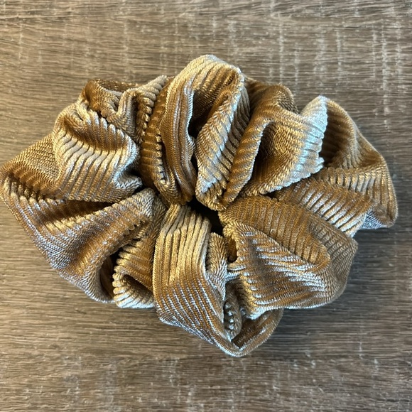 Assorted Scrunchies-OS - Picture 4 of 5